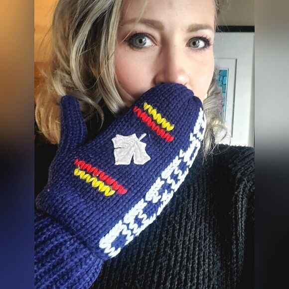 3/$30 - Vintage Canada Mittens - Picture 2 of 6